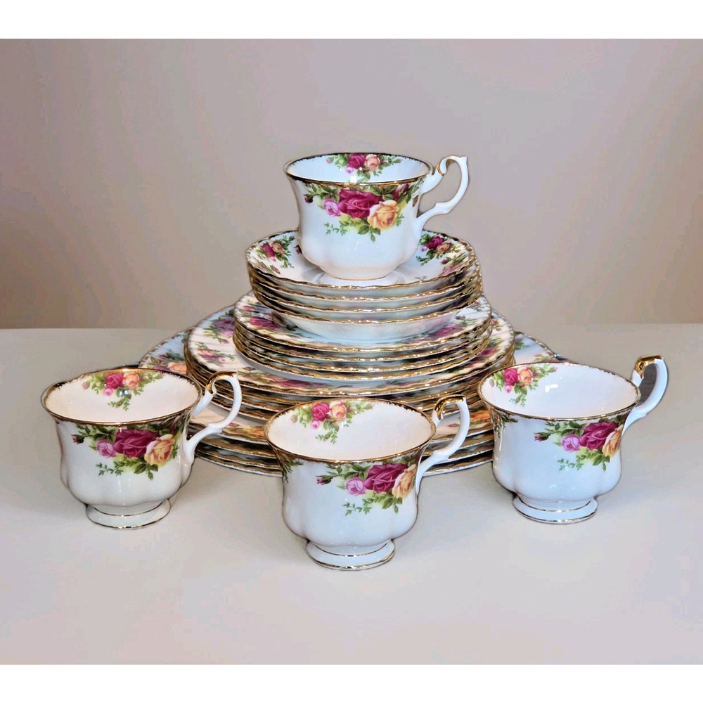 Royal Albert Old Country Roses Bone China Service for Four - 20-piece set
